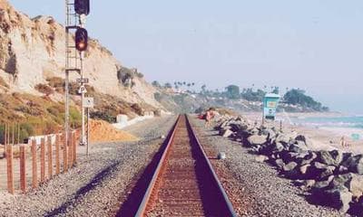 情绪智力与攻击行为的悖论:高情商个体的策略性攻击机制研究综述 - 学术研究文章配图